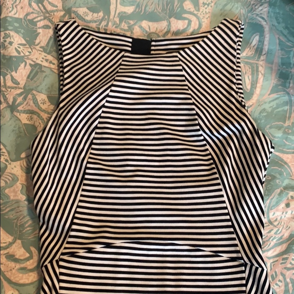 Striped sleeveless slimming dress